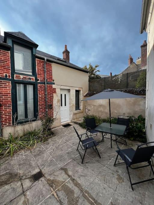 Appartement T2 Avec Terrasse Proche Cathedrale Bourges Exteriör bild
